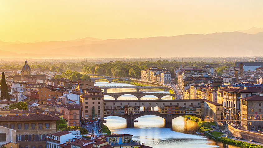 Vista a los Puentes en Florencia Italia